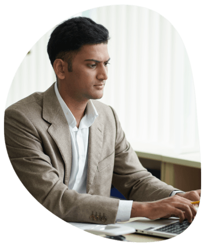 A translator assisting a client with quick and accurate translations for legal and business docs at any time in Chula Vista.