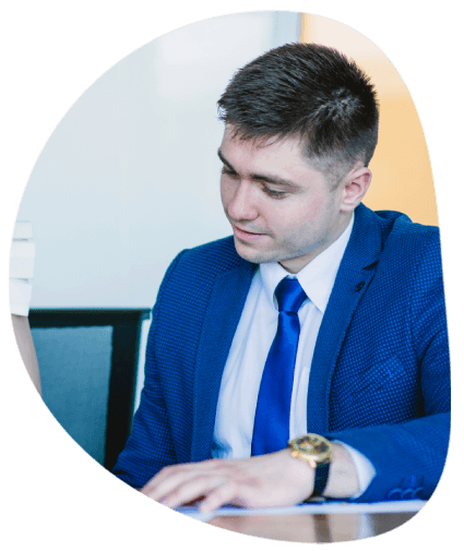 A project manager discusses goals with a client to tailor Translation Services in Waterbury for legal and academic.