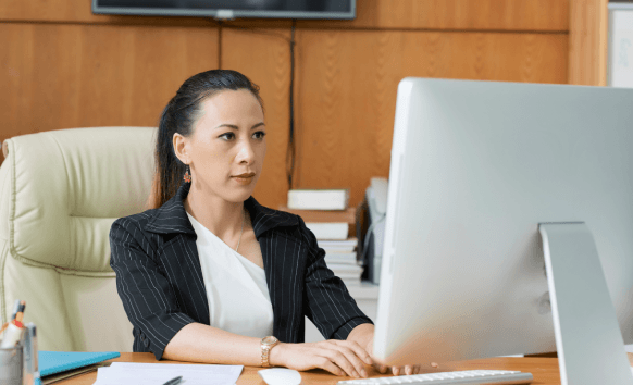 Expert translator offering professional translation in Chula Vista, ensuring accuracy & efficiency for all translation needs.