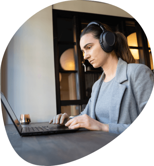 A Knoxville transcriber provides transcription to nearby cities, helping customers access clear and accurate transcripts.