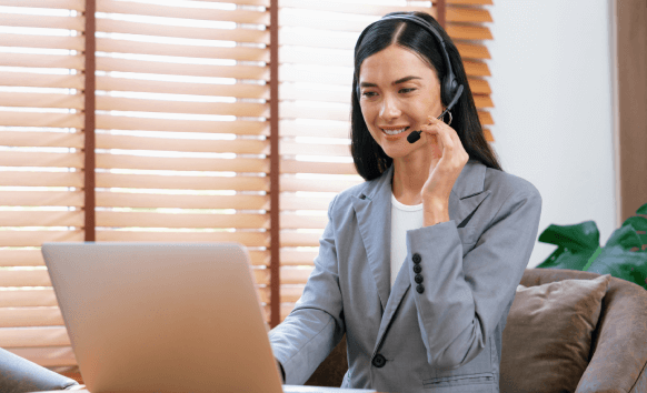 A transcriptionist in Knoxville transcribes business recordings, helping users benefit from clear academic documents.