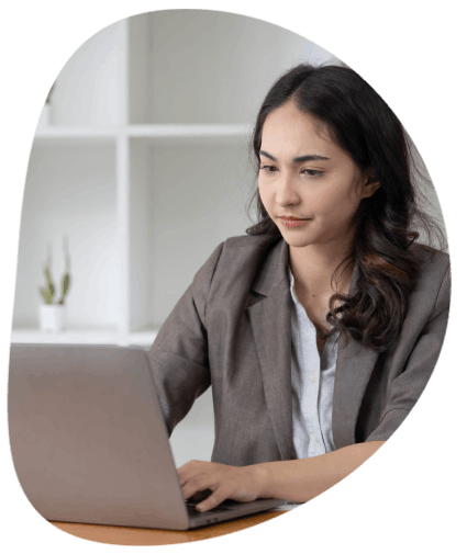 A skilled translator provides translation services in West Palm Beach through remote interpretation meetings.