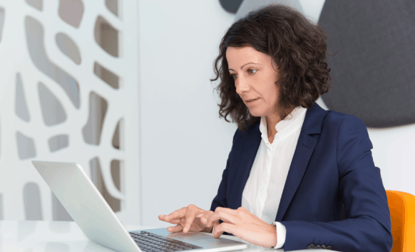 Expert translator delivering accurate translation services in Melbourne for business documents at affordable pricing.