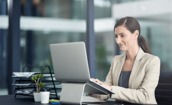 Professional translator offering urgent translation services in Costa Mesa, ensuring fast and accurate results for business.