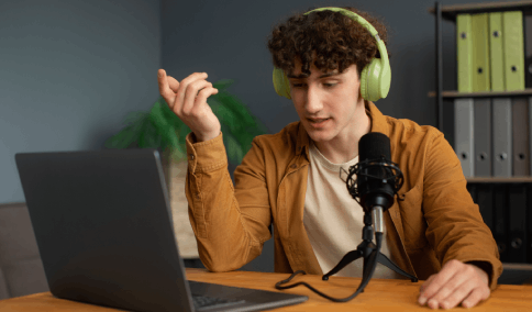 Podcaster utilizing precise German transcription for accurate documentation of diverse interview content.